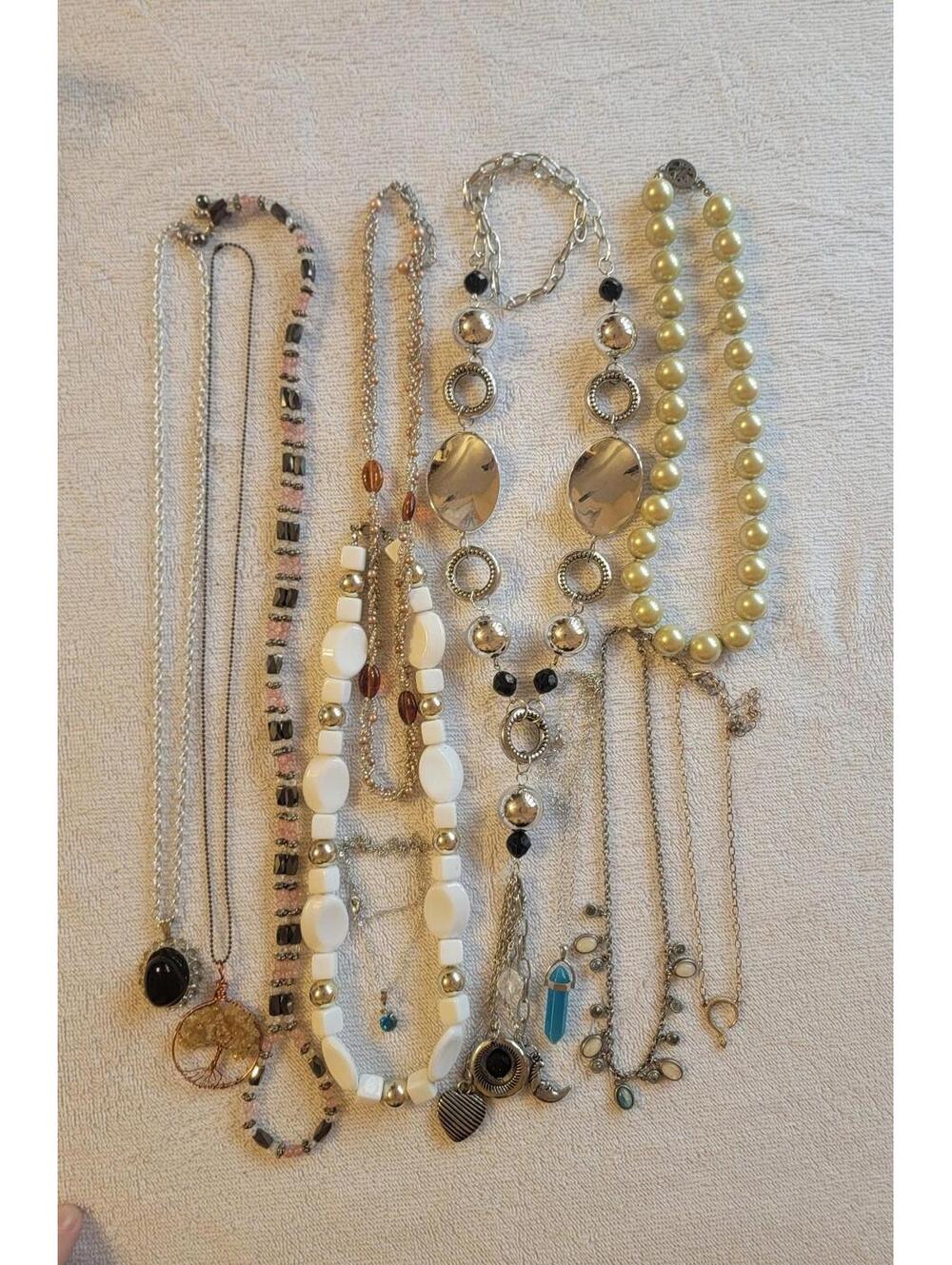 Lot of Fashion Costume Necklaces (lot 35)